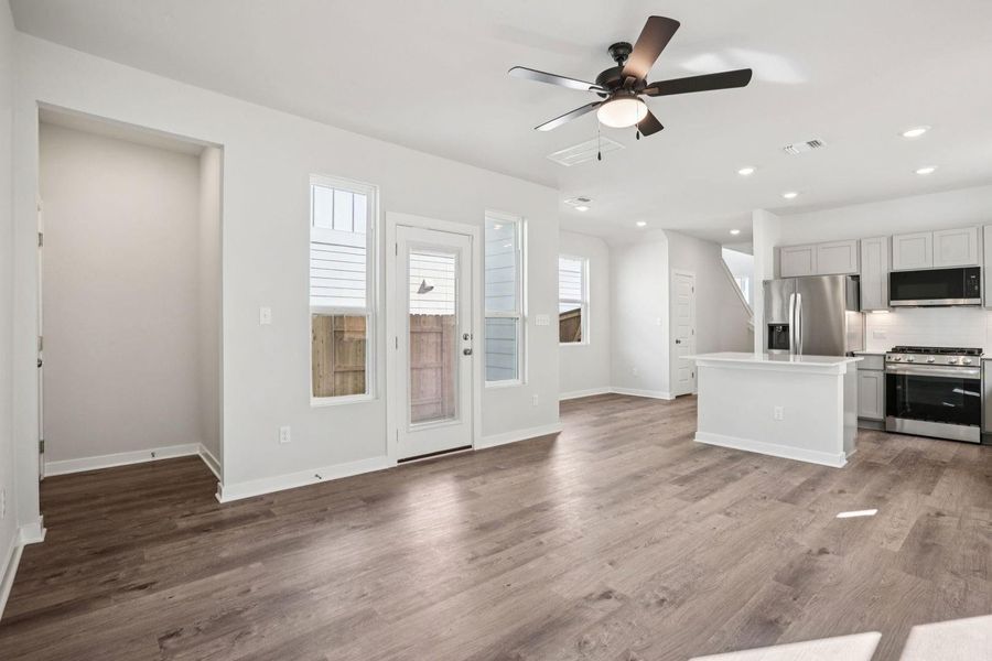 Spacious, unfurnished interior of a new home in Avery Centre, Round Rock (Image 27).