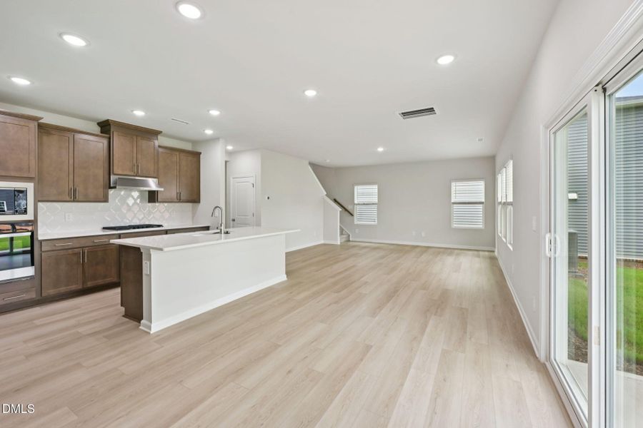 6-web-or-mls-Oak Manor - Raleigh - 716 D