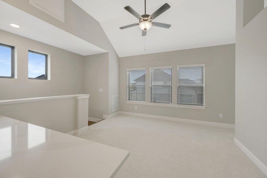 Spacious, unfurnished interior of a new home in Riceland - Enclave Row Collection, Mont Belvieu (Image 22).