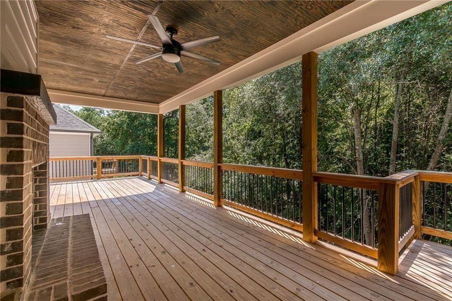 Exterior details and patio area of a home in , Gainesville (Image 30).