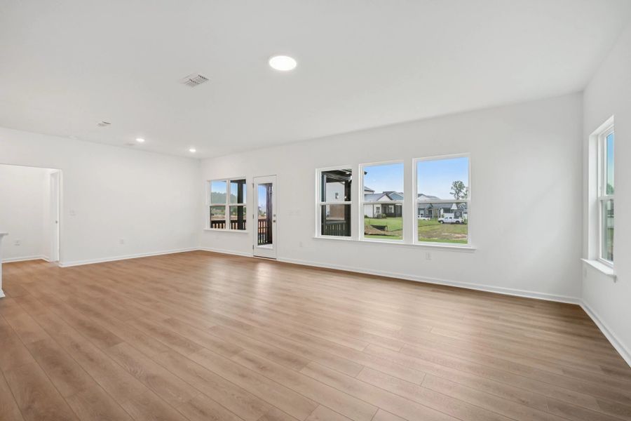 Representative images and renderings are for illustrative purposes. Actual structural options and design finishes of home may vary.