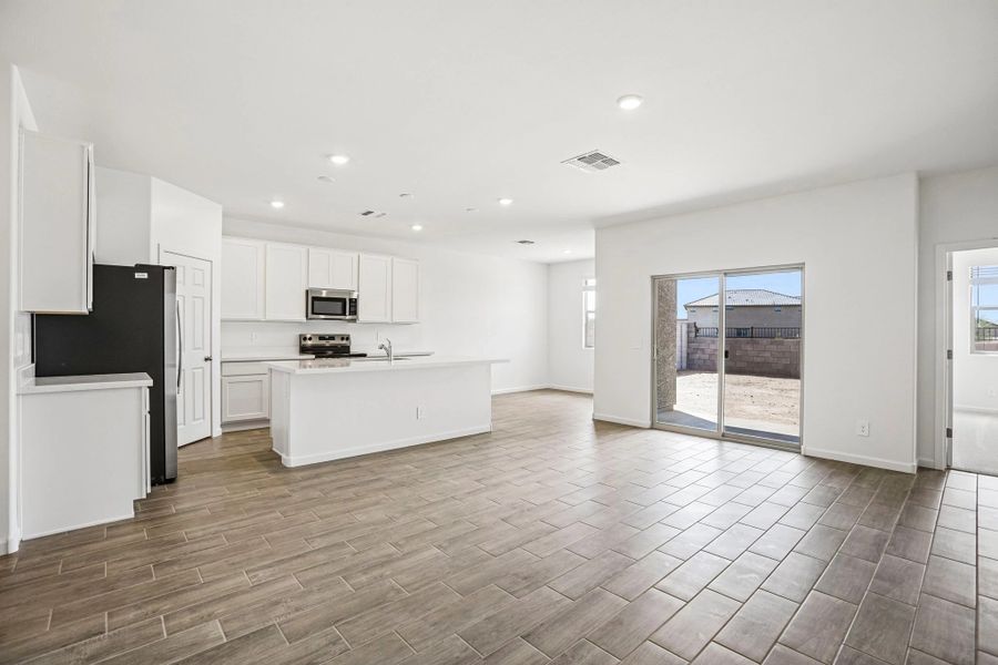 Representative images and renderings are for illustrative purposes. Actual structural options and design finishes of home may vary.