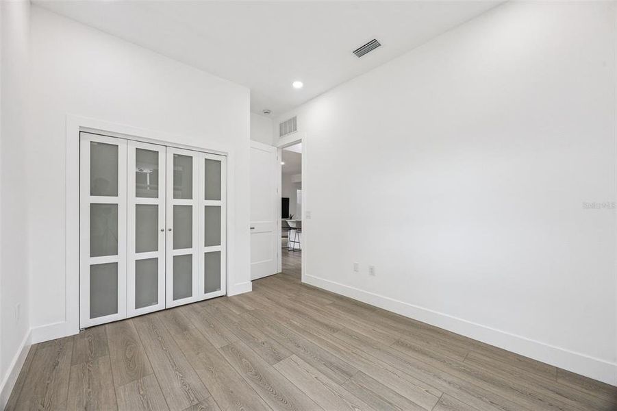 Spacious, unfurnished interior of a new home in , Orlando (Image 22).