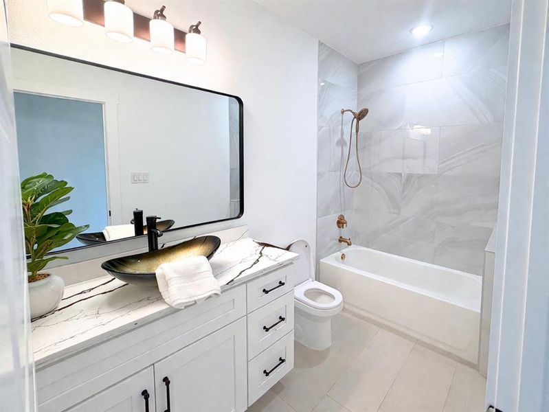 Furnished interior view inside a new home in , Granbury (Image 16). Furnished interior view inside a new home in , Granbury (Image 16).