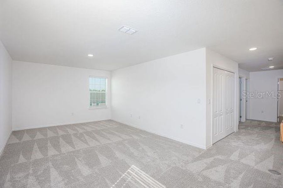 Spacious, unfurnished interior of a new home in Oakhaven Walk, Gainesville (Image 18).