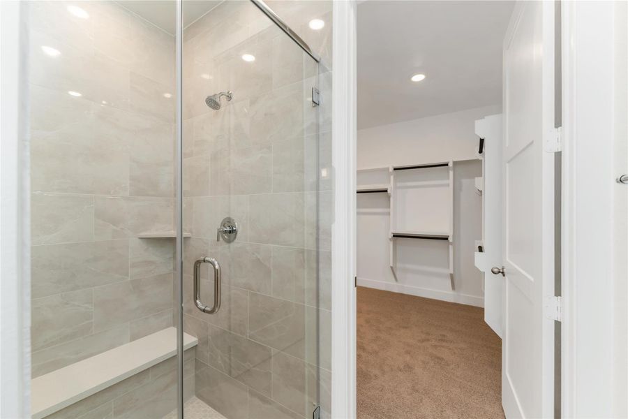 Furnished interior view inside a new home in Valencia, Manvel (Image 10).