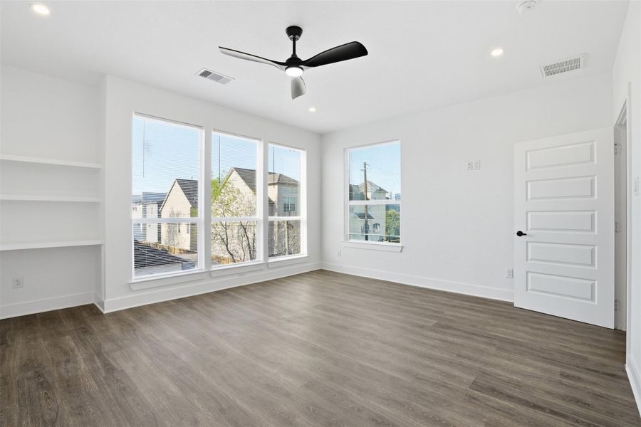 Spacious, unfurnished interior of a new home in , Houston (Image 18).