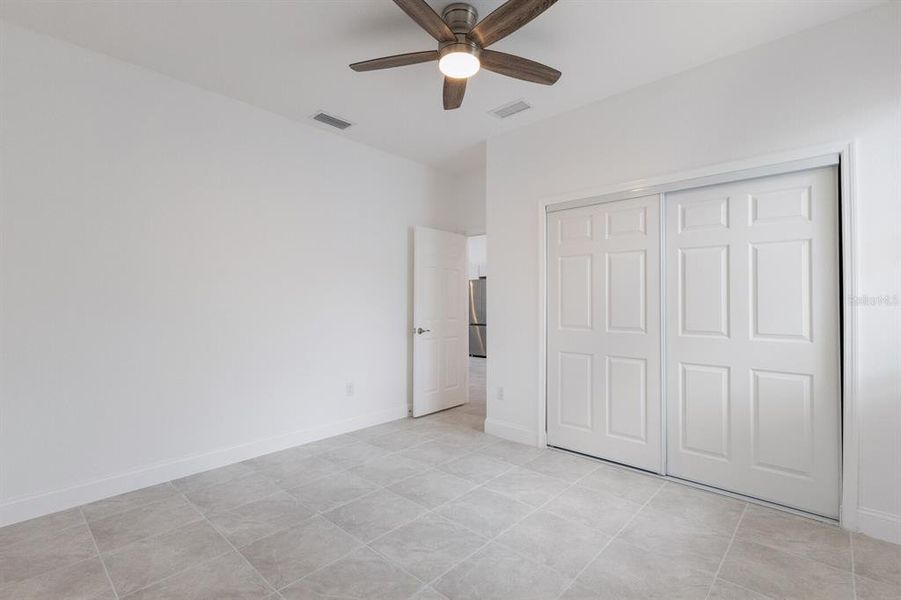 Spacious, unfurnished interior of a new home in , Bradenton (Image 7).