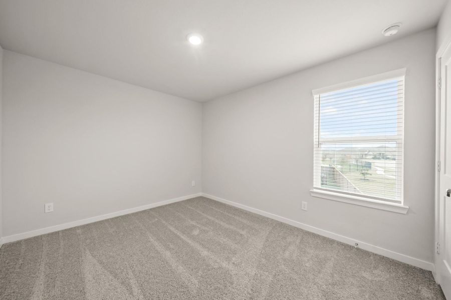 Spacious, unfurnished interior of a new home in Lago Mar, Texas City (Image 22).