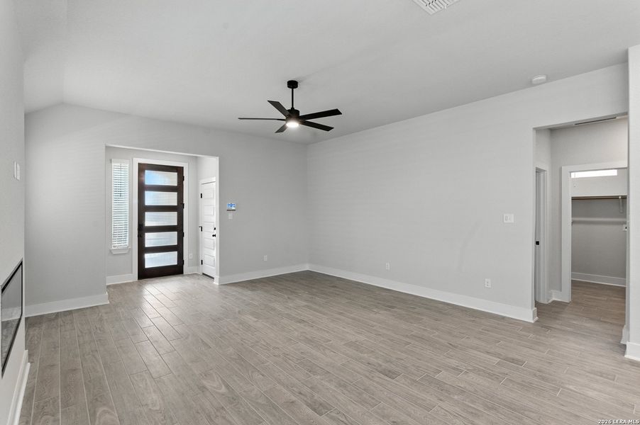 Spacious, unfurnished interior of a new home in Stillwater Ranch, San Antonio (Image 14).