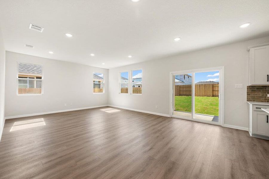Spacious, unfurnished interior of a new home in Patterson Ranch, Georgetown (Image 36).
