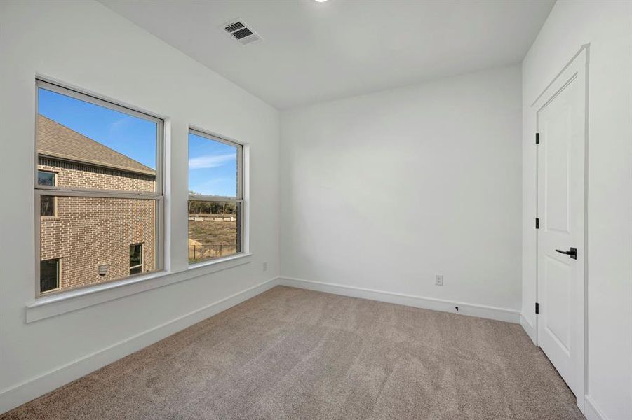 Spacious, unfurnished interior of a new home in Heath Golf & Yacht Villas, Heath (Image 19).