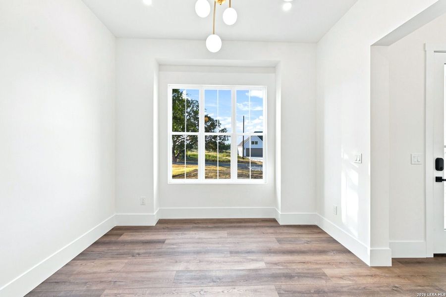 Spacious, unfurnished interior of a new home in , Bandera (Image 24).