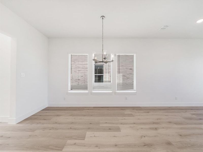 Spacious, unfurnished interior of a new home in Royal Court, Frisco (Image 14).