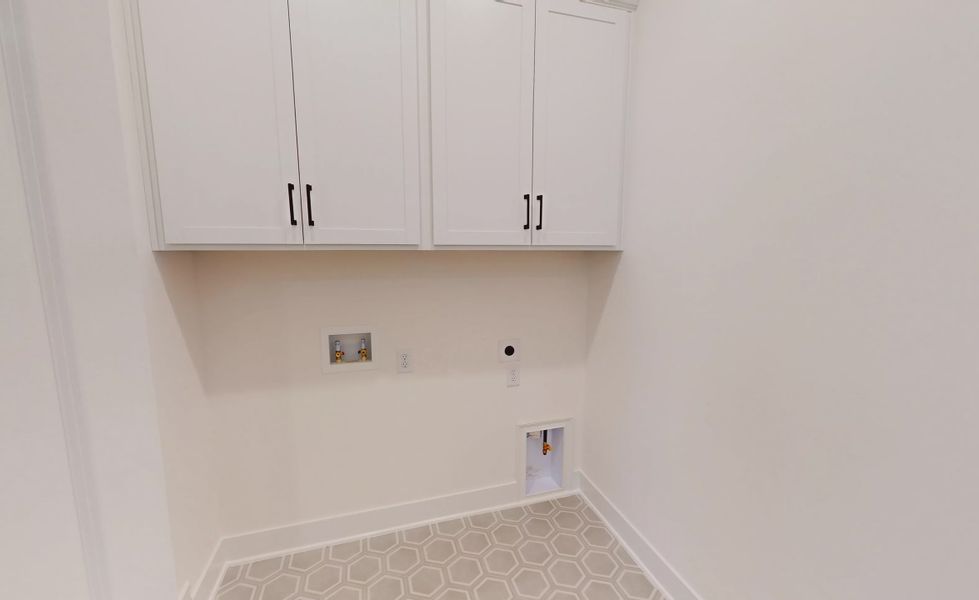 Spacious, unfurnished interior of a new home in Seven Pines, Jacksonville (Image 22).