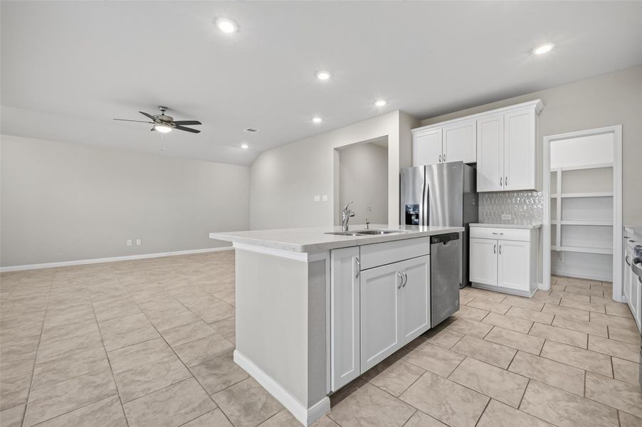 Furnished interior view inside a new home in , Texas City (Image 7).