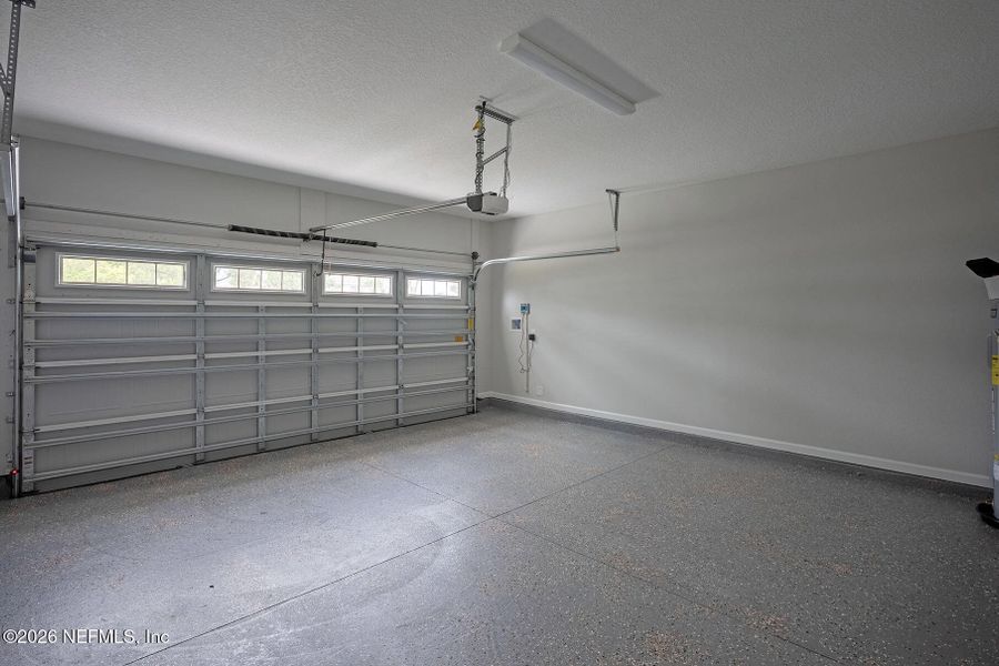 Spacious, unfurnished interior of a new home in , Jacksonville (Image 22).