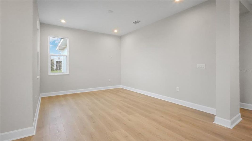 Spacious, unfurnished interior of a new home in Cresswind at Hammock Oaks, Lady Lake (Image 25).