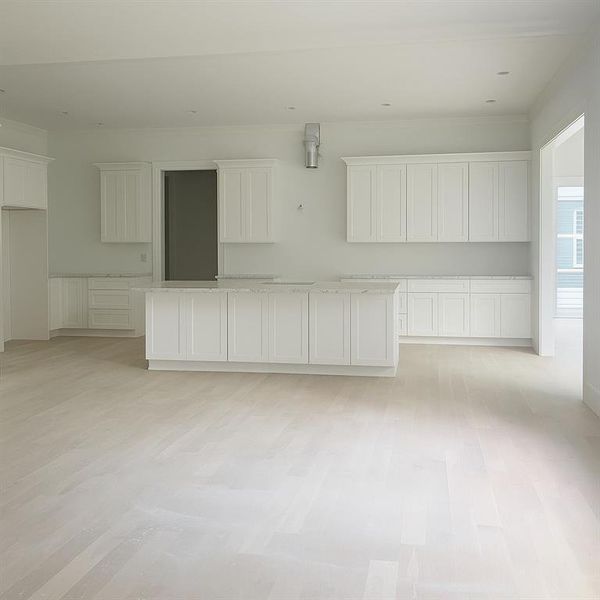 Spacious, unfurnished interior of a new home in , Atlanta (Image 7).