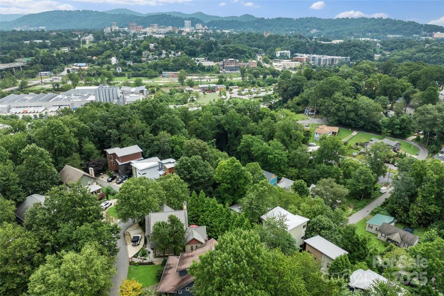 Image 33 of a home in .