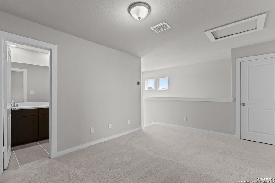 Spacious, unfurnished interior of a new home in Garden Grove, Schertz (Image 22).
