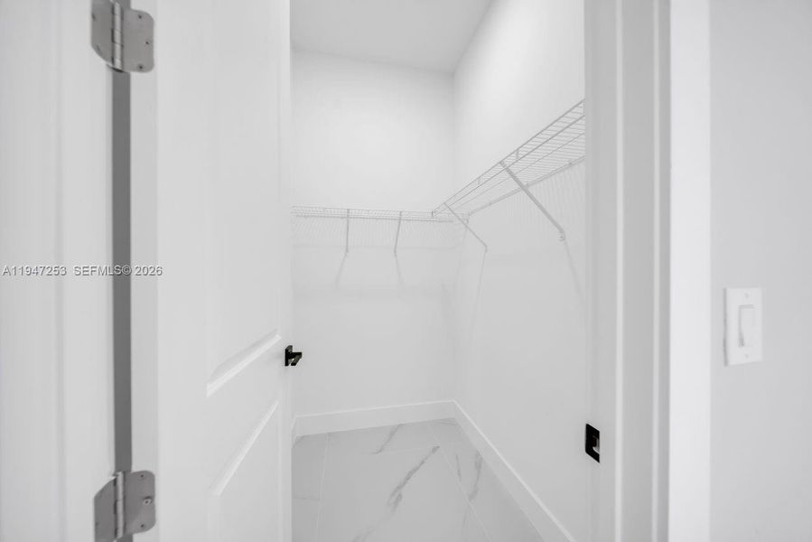 Spacious, unfurnished interior of a new home in , Lehigh Acres (Image 27).