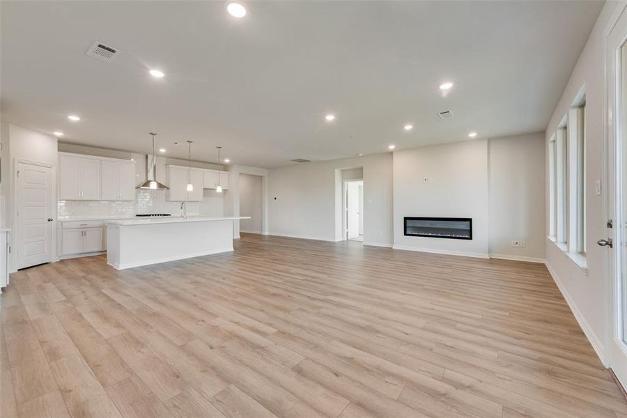 Spacious, unfurnished interior of a new home in Villages of Hurricane Creek, Anna (Image 17).