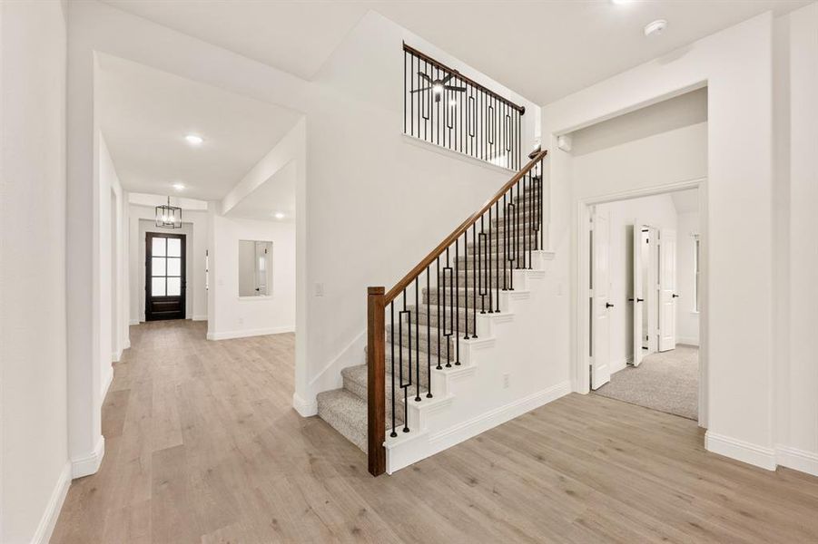 Spacious, unfurnished interior of a new home in Villages of Hurricane Creek, Anna (Image 27).