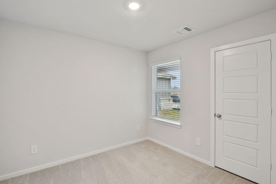 Spacious, unfurnished interior of a new home in Granger Pointe - Traditional Series, Conroe (Image 22).