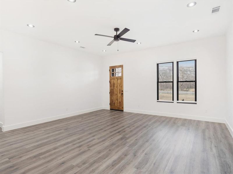 Spacious, unfurnished interior of a new home in , Bells (Image 29).