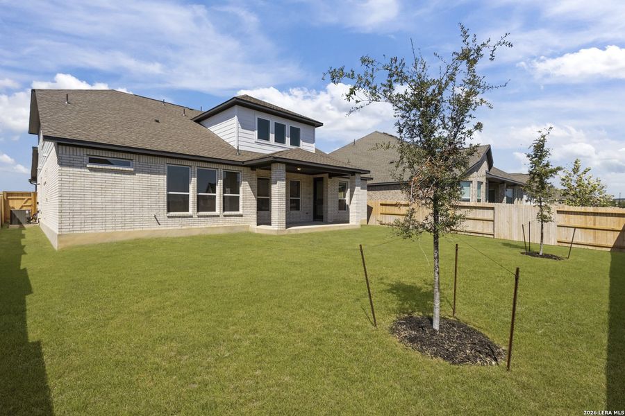Exterior details and patio area of a home in Stillwater Ranch, San Antonio (Image 18).
