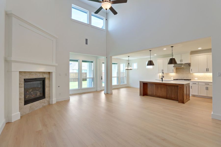 4324 Double Diamond - Living Area