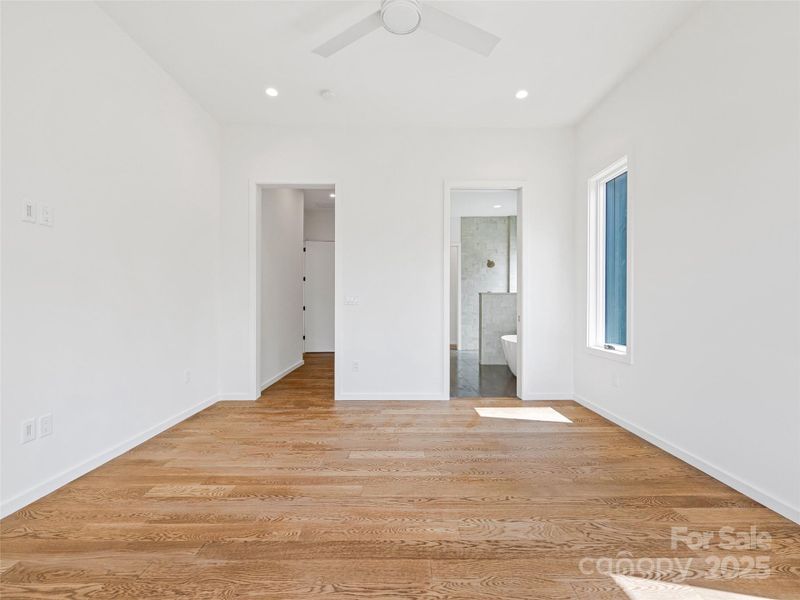 Spacious, unfurnished interior of a new home in , Asheville (Image 33).