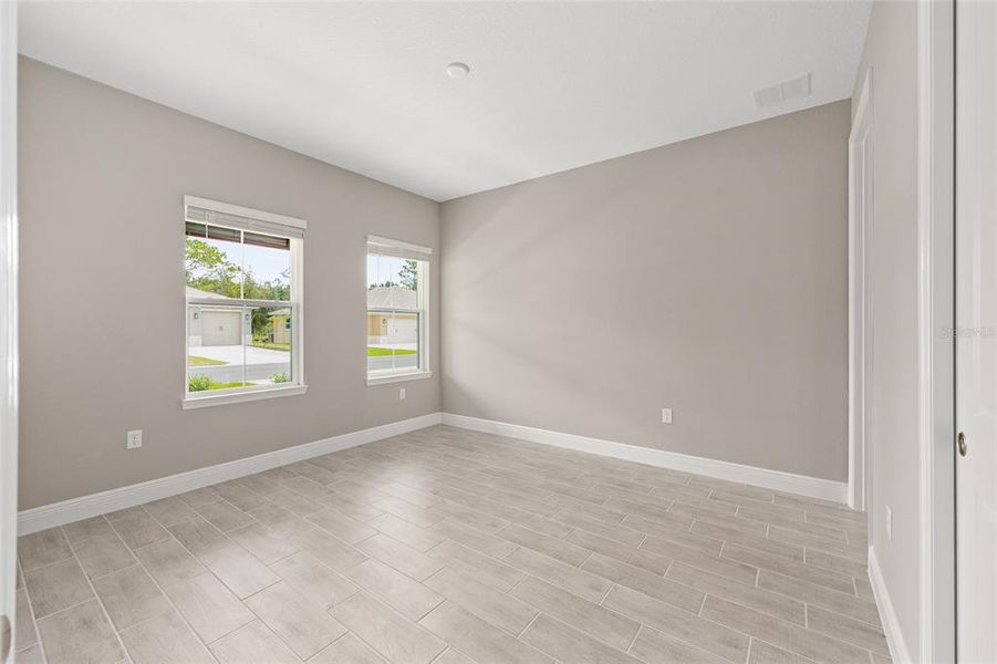 Spacious, unfurnished interior of a new home in , Ocala (Image 35).