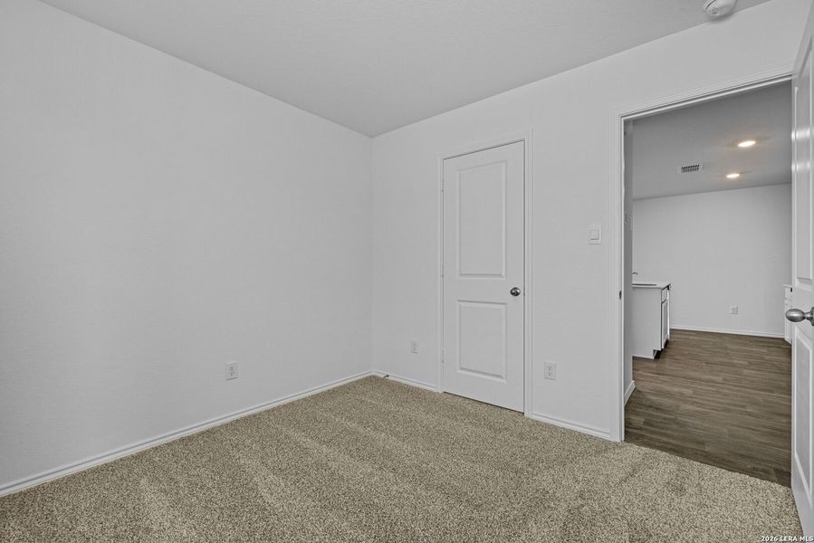 Spacious, unfurnished interior of a new home in Avenida, Converse (Image 14).