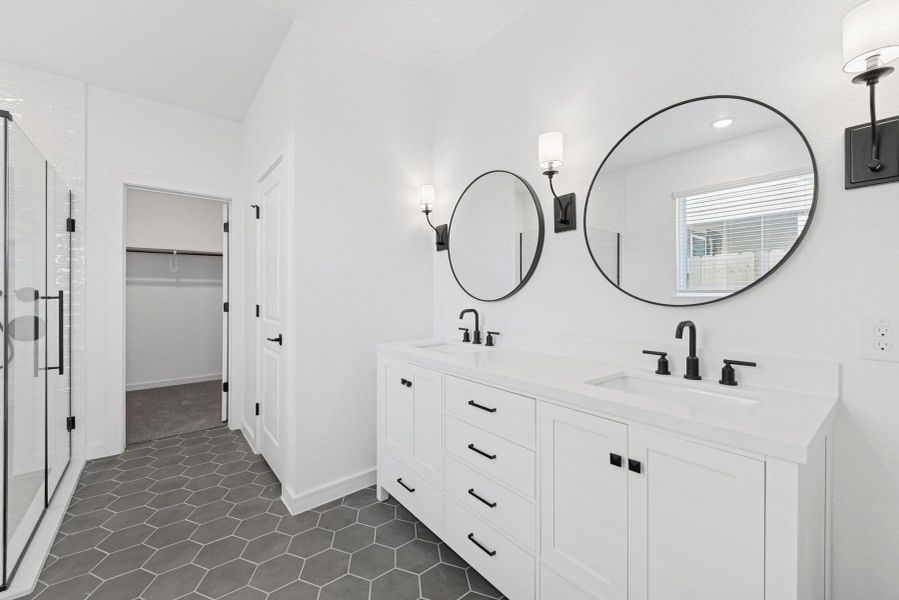 Luxurious primary bath