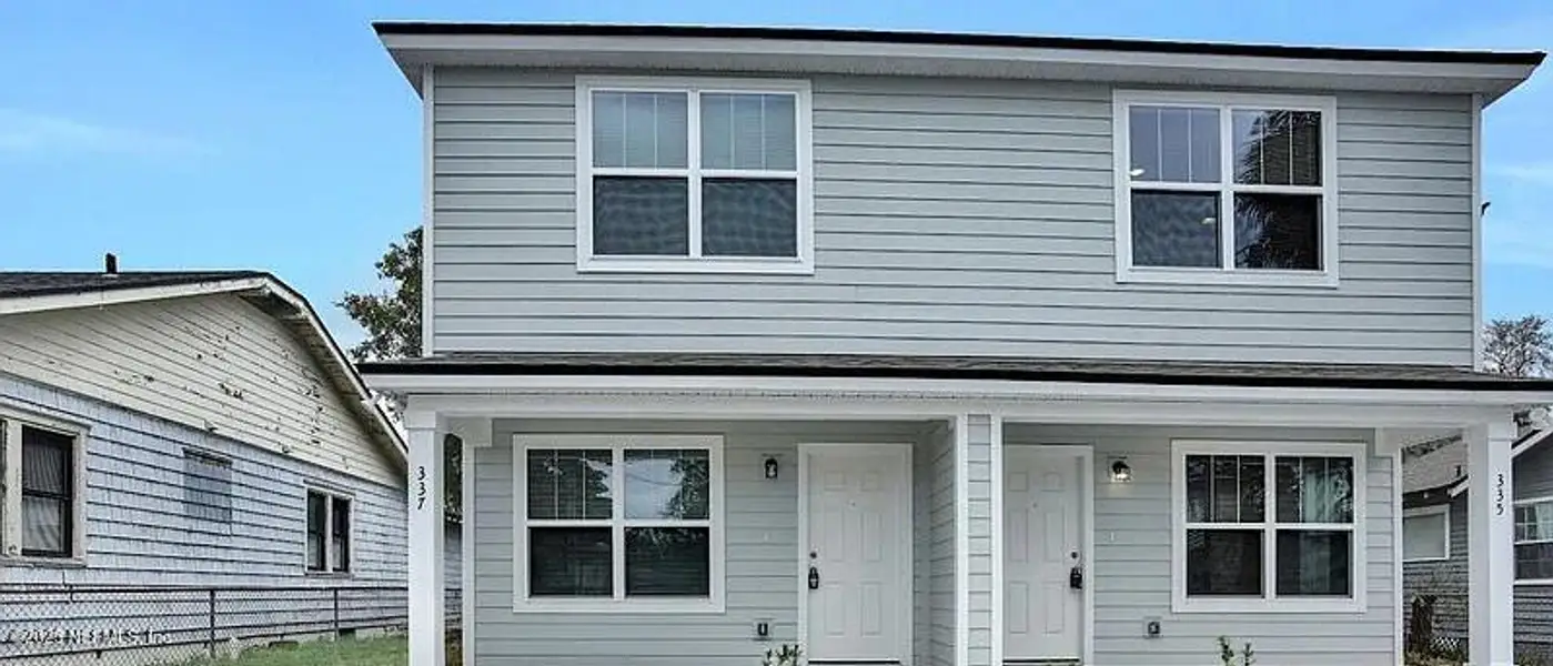 Exterior details and patio area of a home in , Jacksonville (Image 1).