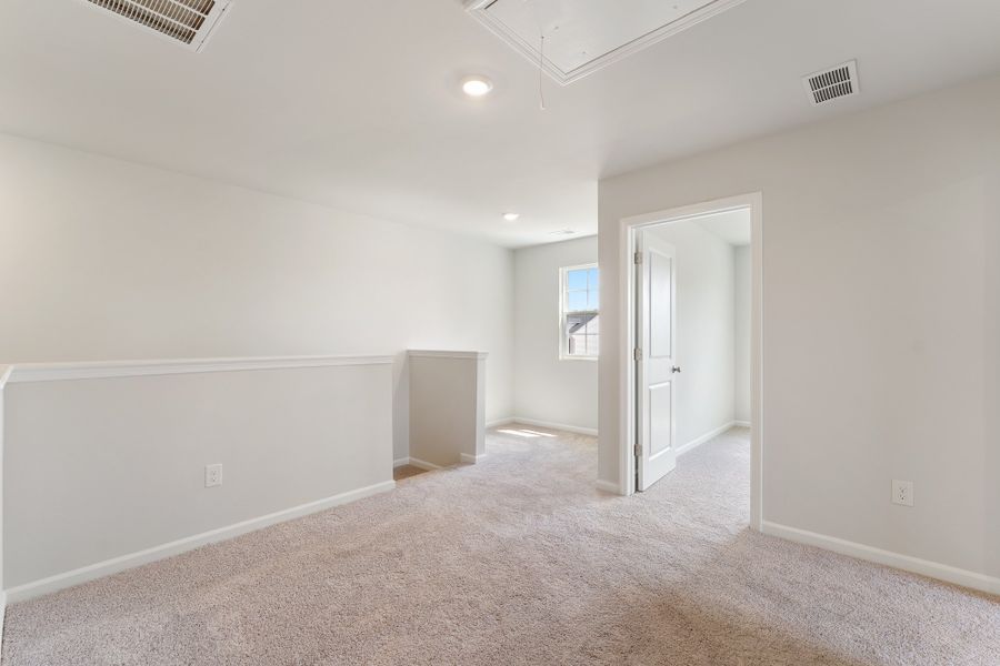 Spacious, unfurnished interior of a new home in Richmond Hill, Inman (Image 22).