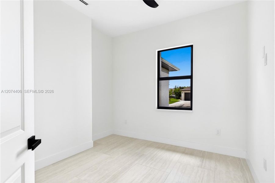 A bright, quiet retreat perfect for WORKING FROM HOME, reading, studying or hosting overnight guests! A bright, quiet retreat perfect for WORKING FROM HOME, reading, studying or hosting overnight guests!