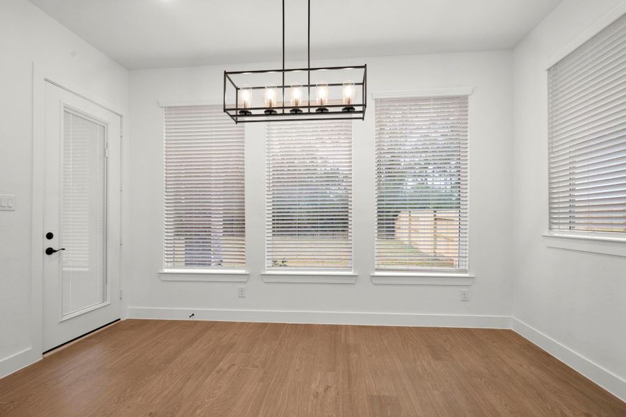 Spacious, unfurnished interior of a new home in Evergreen, Conroe (Image 23).
