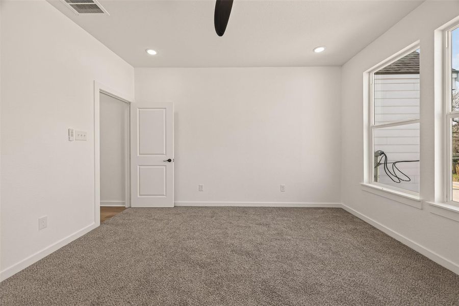 Spacious, unfurnished interior of a new home in , Houston (Image 20).