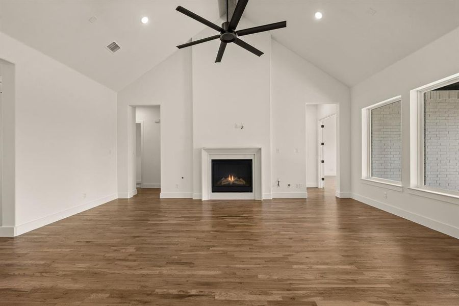 Spacious, unfurnished interior of a new home in Highland Oaks, Boyd (Image 31).