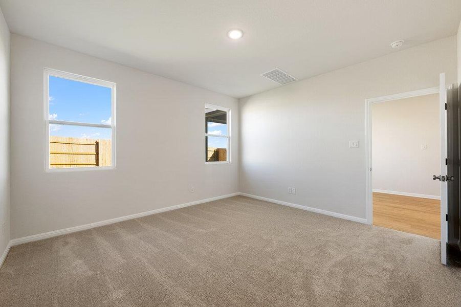Spacious, unfurnished interior of a new home in Patterson Ranch, Georgetown (Image 27).