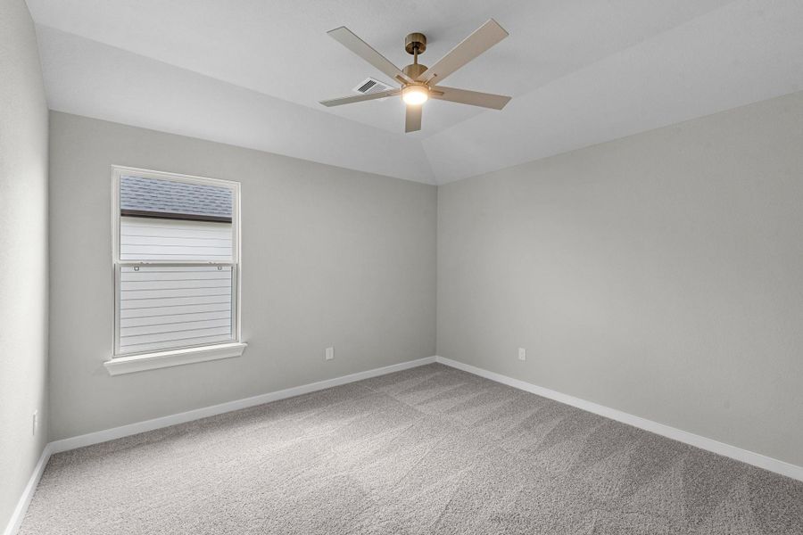 Spacious, unfurnished interior of a new home in Briarwood Crossing, Rosenberg (Image 28).