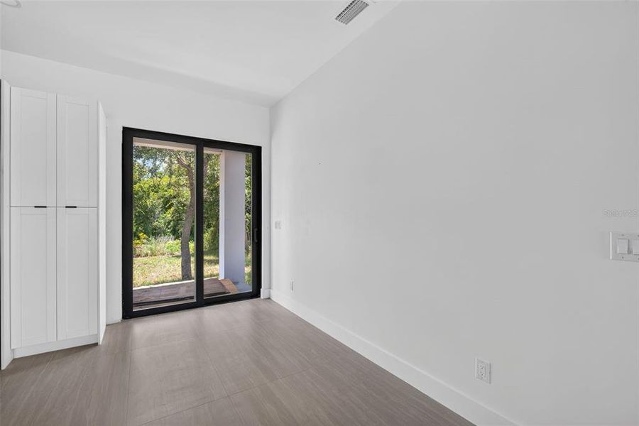 Spacious, unfurnished interior of a new home in , Port Charlotte (Image 14).