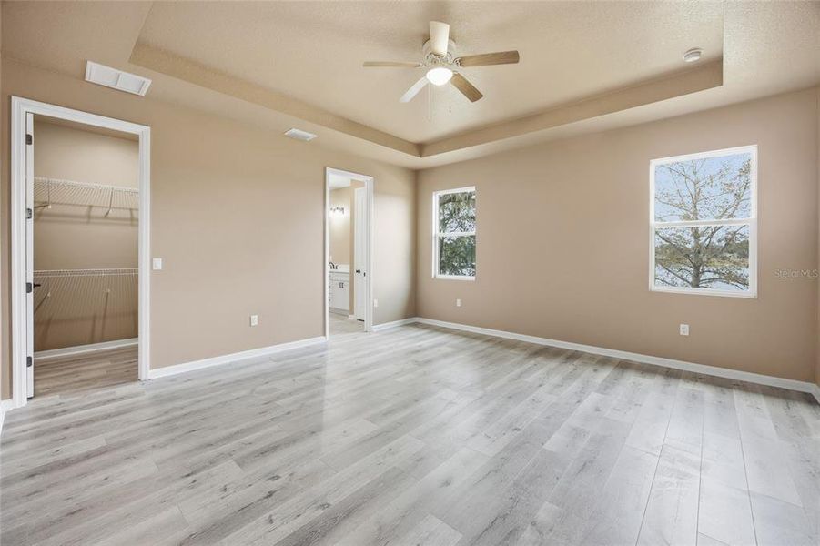 Spacious, unfurnished interior of a new home in , Ocala (Image 15).