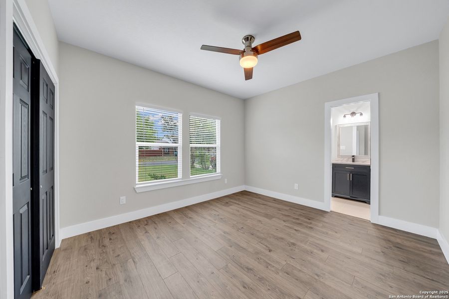 Spacious, unfurnished interior of a new home in , San Antonio (Image 14).