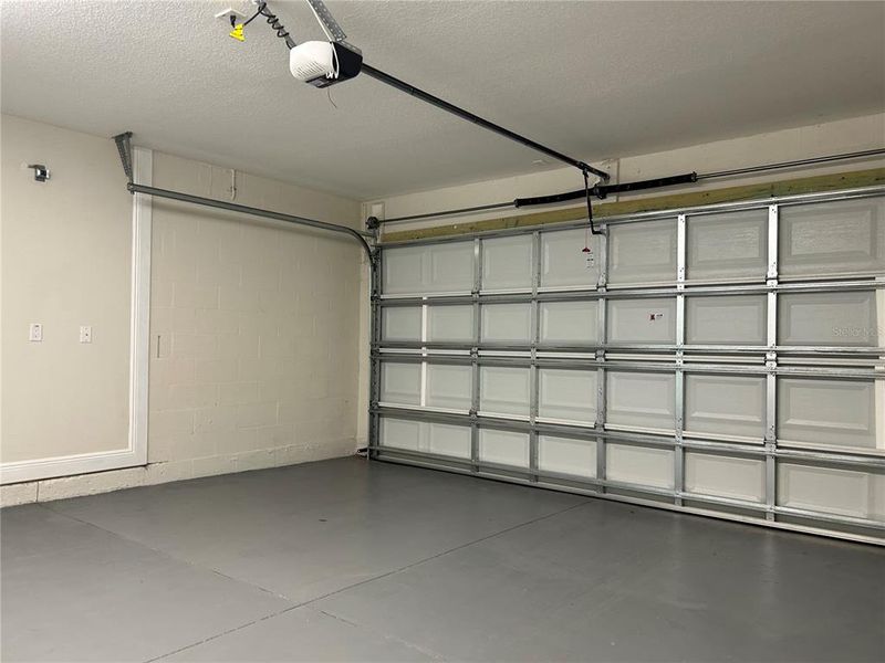 Spacious, unfurnished interior of a new home in , Tampa (Image 37).