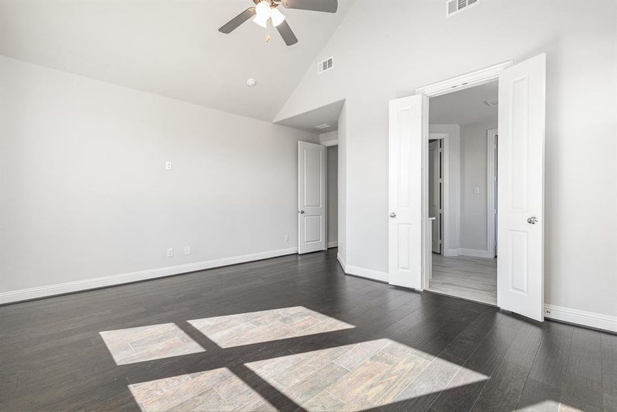 Spacious, unfurnished interior of a new home in Edgewater, Fate (Image 14).