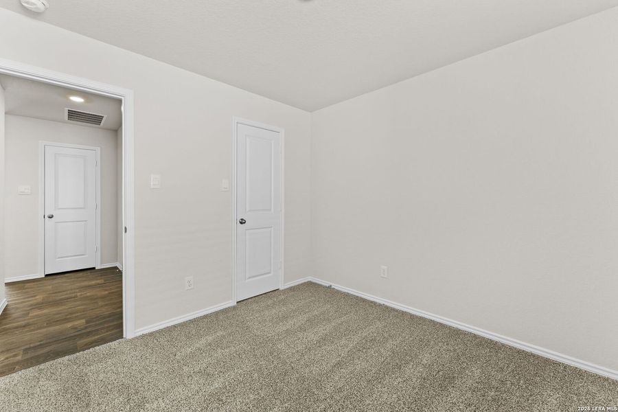 Spacious, unfurnished interior of a new home in Stonehill, San Antonio (Image 11).